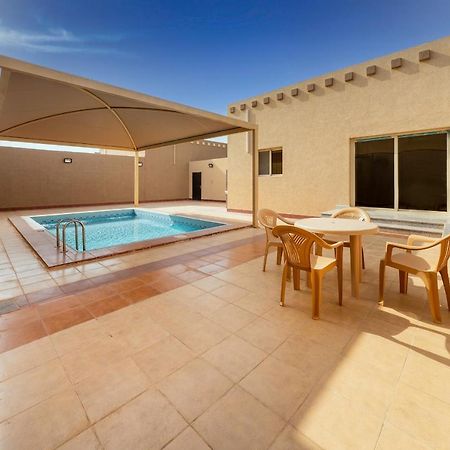 Mirada Gold Jizan - Resort & Private Pools Exterior photo A swimming pool in a villa in Al Reef, Abu Dhabi
